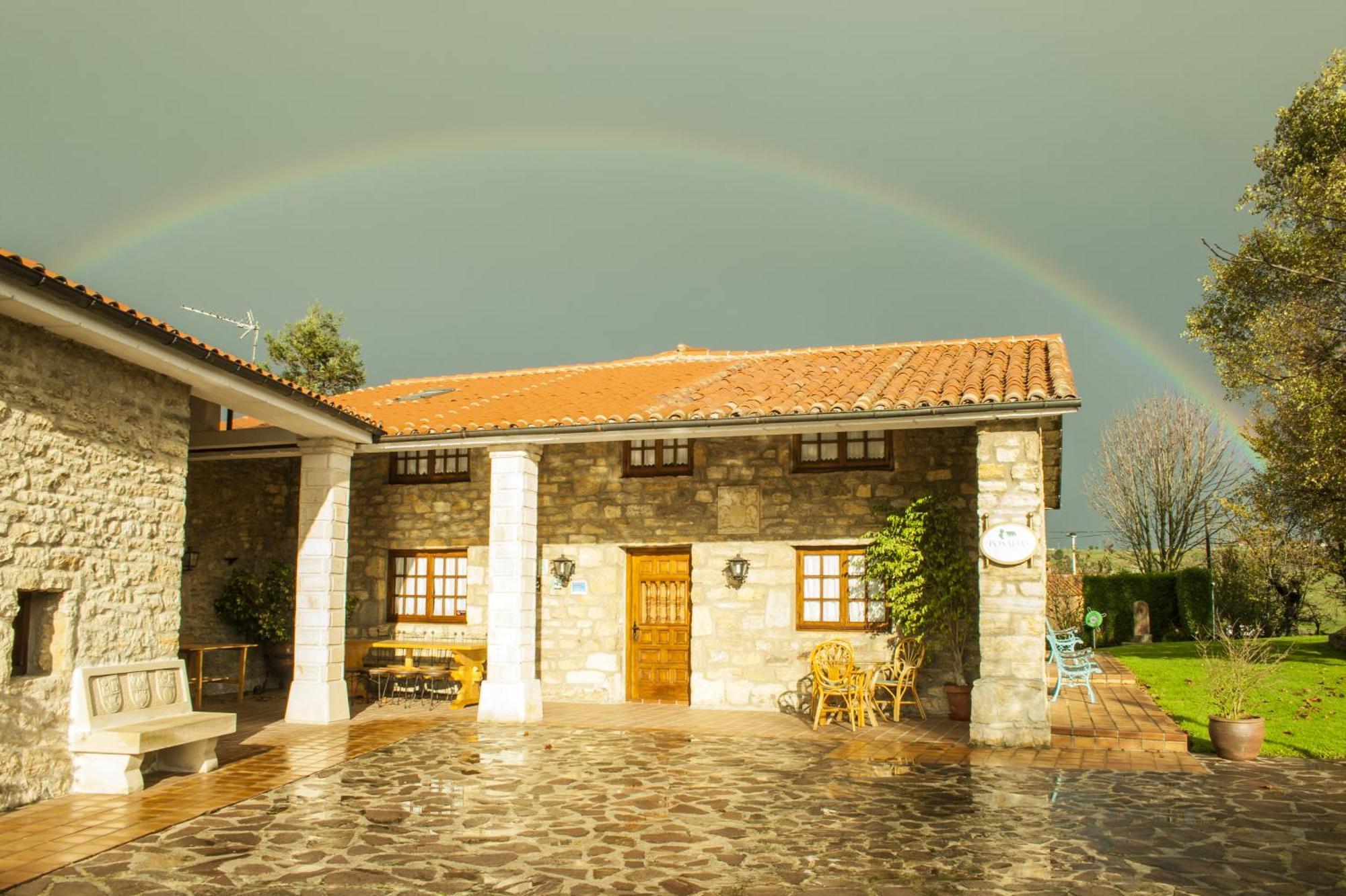 Posada Paz Hinojedo Exteriör bild